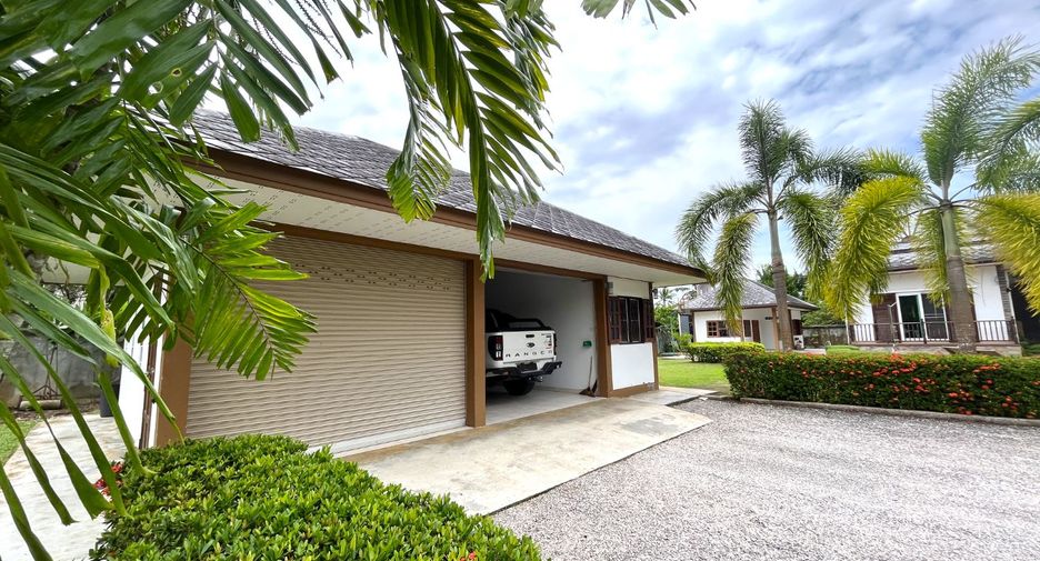 For sale 4 bedrooms retail Space in Mueang Krabi, Krabi