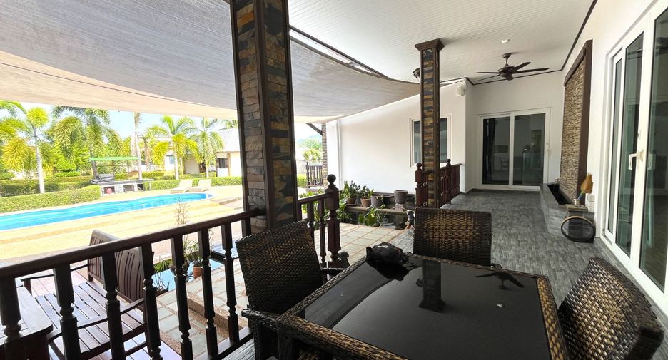 For sale 4 bedrooms retail Space in Mueang Krabi, Krabi