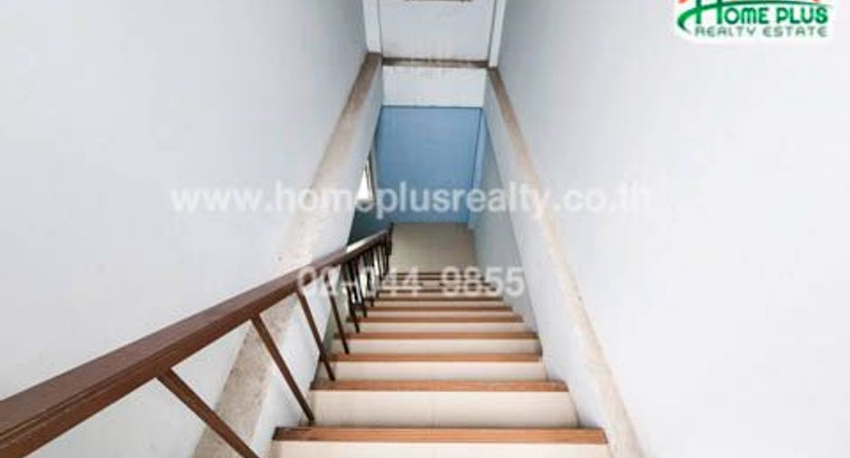 For sale 2 bedrooms retail Space in Phatthana Nikhom, Lopburi
