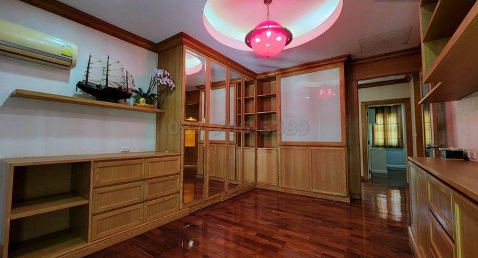 For sale 4 bedrooms house in Bueng Kum, Bangkok