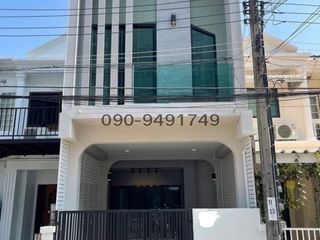For sale 2 ベッドルーム house in Phra Khanong, Bangkok