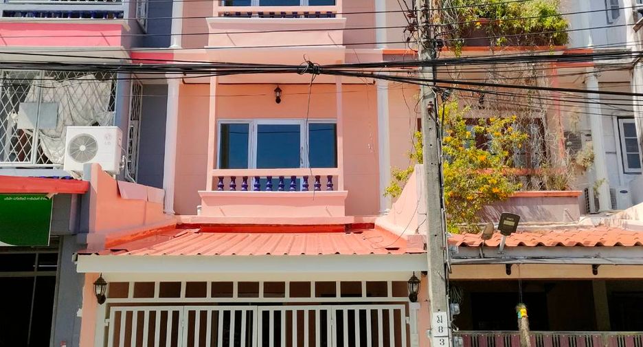 For sale 4 bed townhouse in Bang Kapi, Bangkok