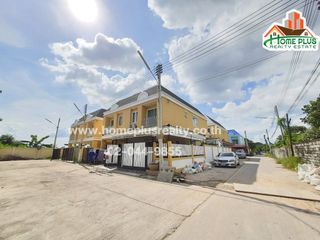 À vendre 3 chambres maison de ville à Mueang Chon Buri, Chonburi