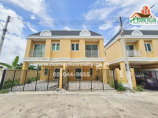 À vendre 3 chambres maison de ville à Mueang Chon Buri, Chonburi