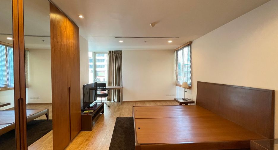 For rent 2 bedrooms condo in Sathon, Bangkok