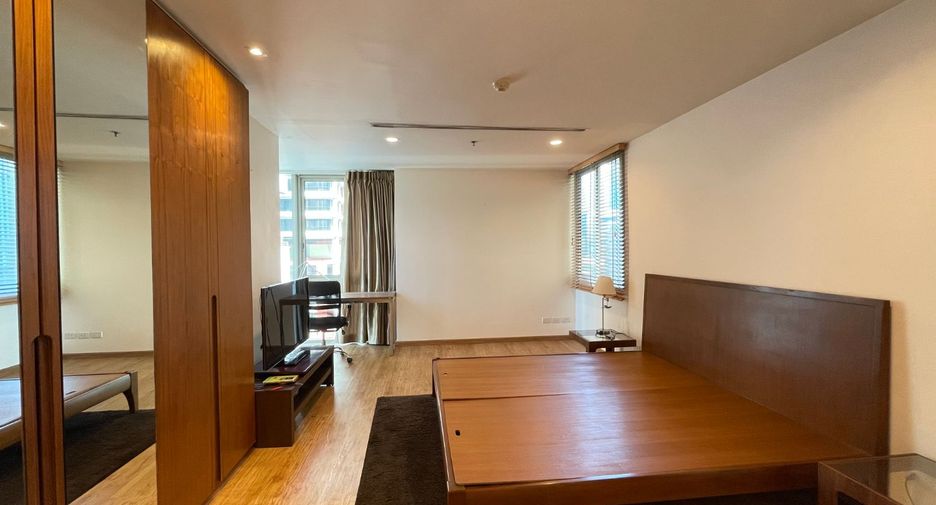 For rent 2 bedrooms condo in Sathon, Bangkok