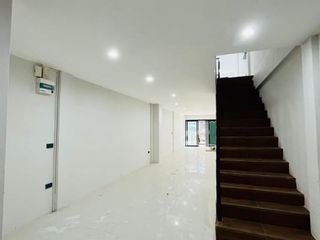 For sale 4 bed office in Phra Khanong, Bangkok