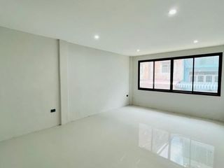 For sale 4 bed office in Phra Khanong, Bangkok