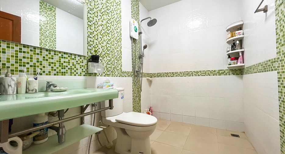 For sale 6 bedrooms house in San Kamphaeng, Chiang Mai