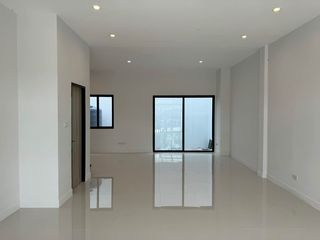 For rent そして for sale 3 Beds townhouse in Phra Khanong, Bangkok