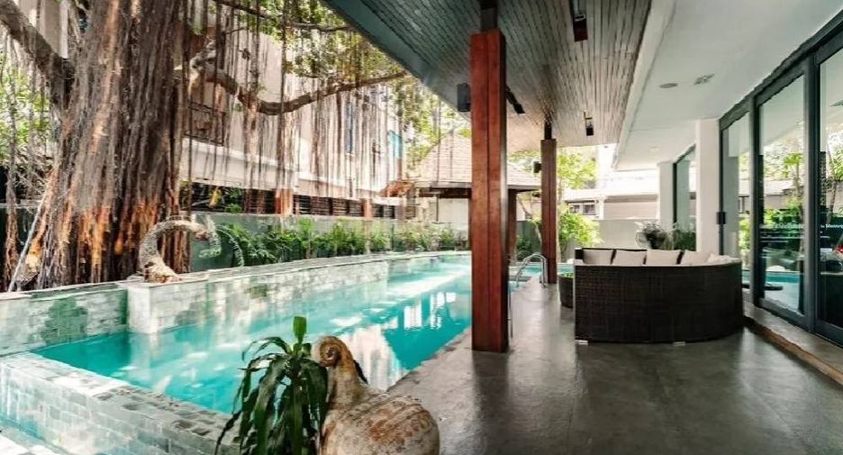 For rent 5 bedrooms house in Watthana, Bangkok