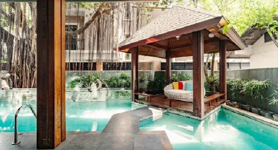 For rent 5 bedrooms house in Watthana, Bangkok