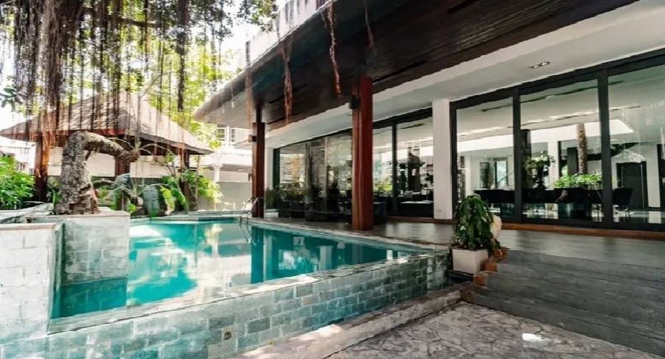 For rent 5 bedrooms house in Watthana, Bangkok