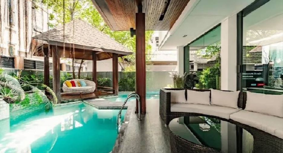 For rent 5 bedrooms house in Watthana, Bangkok