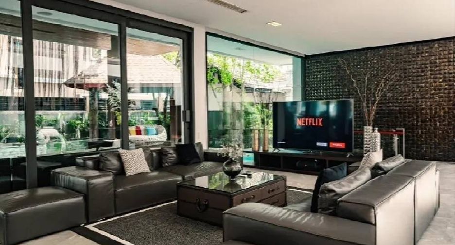 For rent 5 bedrooms house in Watthana, Bangkok