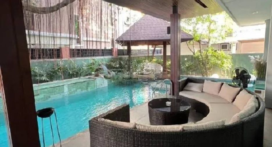 For rent 5 bedrooms house in Watthana, Bangkok