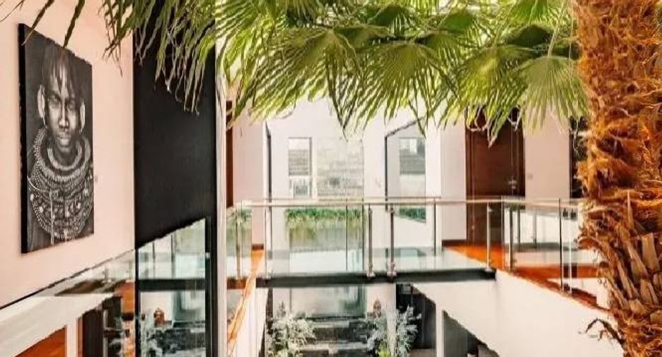 For rent 5 bedrooms house in Watthana, Bangkok