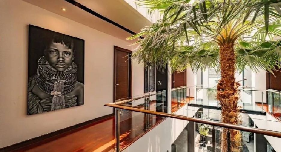 For rent 5 bedrooms house in Watthana, Bangkok