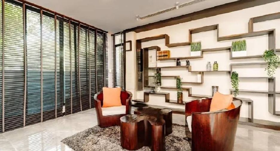 For rent 5 bedrooms house in Watthana, Bangkok