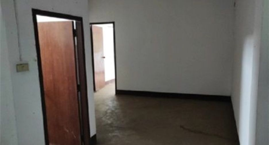 For sale 4 bedrooms townhouse in Phen, Udon Thani