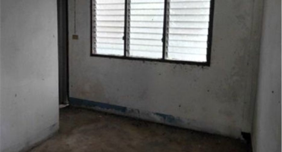 For sale 4 bedrooms townhouse in Phen, Udon Thani