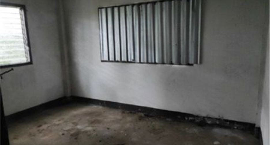 For sale 4 bedrooms townhouse in Phen, Udon Thani