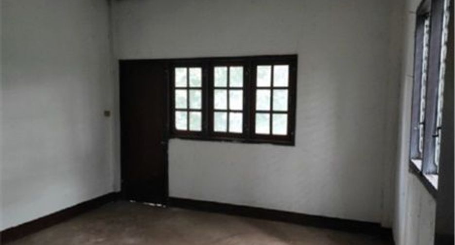 For sale 4 bedrooms townhouse in Phen, Udon Thani