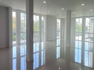 For sale 3 bed office in Huai Khwang, Bangkok