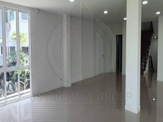 For sale 3 bed office in Huai Khwang, Bangkok