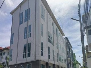 For sale 3 bed office in Huai Khwang, Bangkok