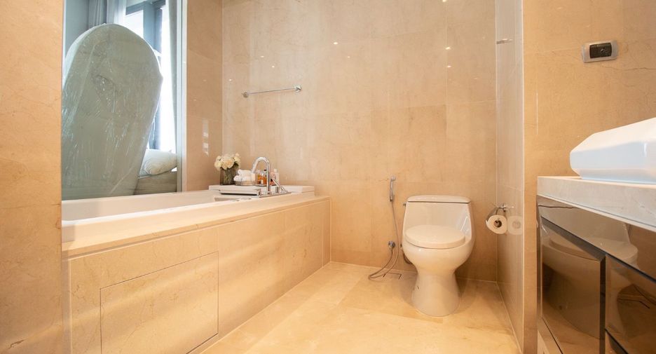For rent 2 bedrooms condo in Khlong Toei, Bangkok