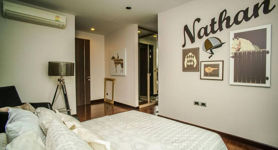 For rent 4 bedrooms townhouse in Khlong Toei, Bangkok