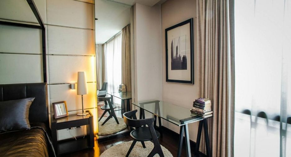 For rent 4 bedrooms townhouse in Khlong Toei, Bangkok