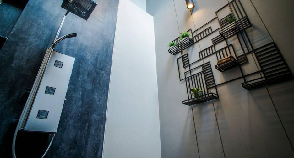 For rent 4 bedrooms townhouse in Khlong Toei, Bangkok