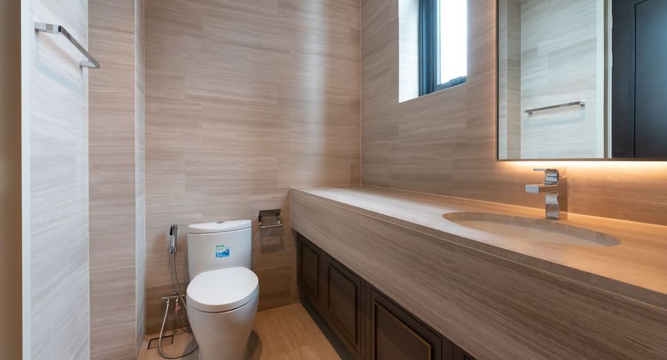Продажа 3 спальни апартаменты в Кхлонг Тоеи, Бангкок