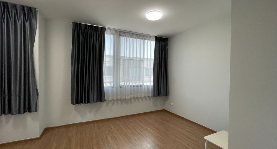Casa adosada en venta de 4 habitaciones en Saphan Sung, Bangkok