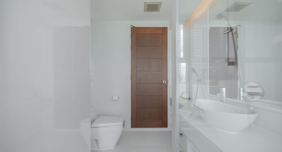 For rent 3 bedrooms apartment in Khlong Toei, Bangkok