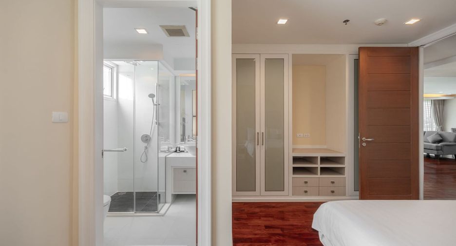 For rent 3 bedrooms apartment in Khlong Toei, Bangkok