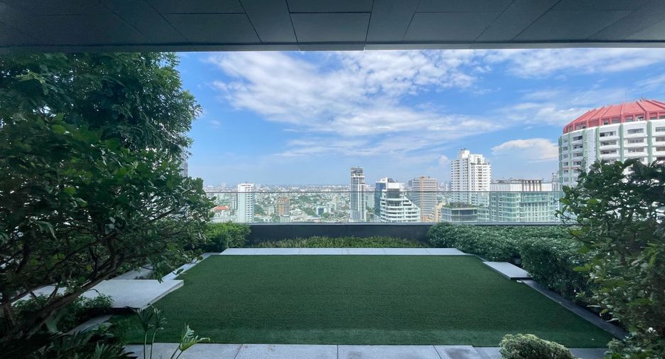 For rent 2 bedrooms condo in Watthana, Bangkok