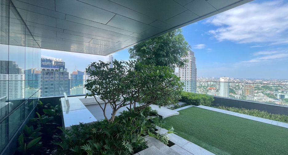 For rent 2 bedrooms condo in Watthana, Bangkok