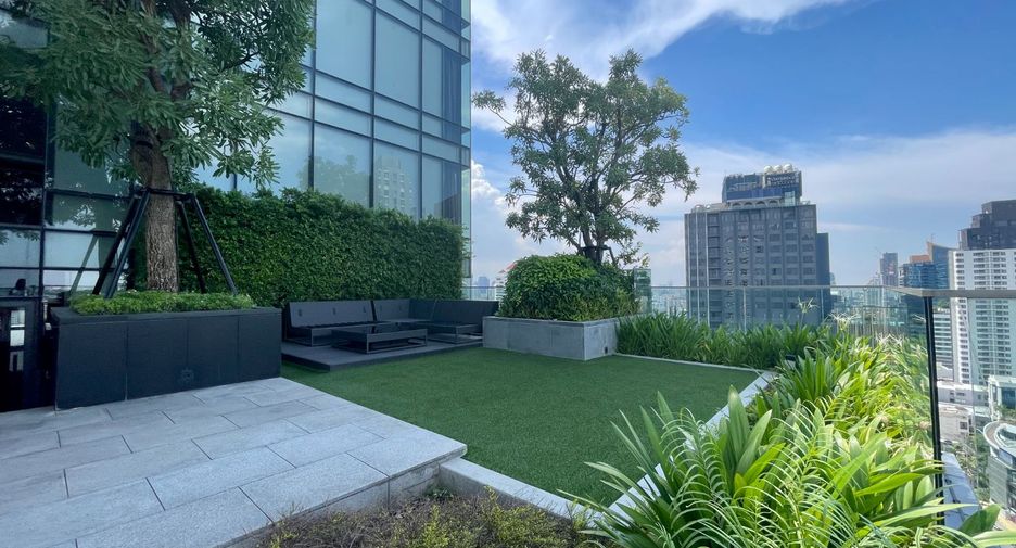 For rent 2 bedrooms condo in Watthana, Bangkok