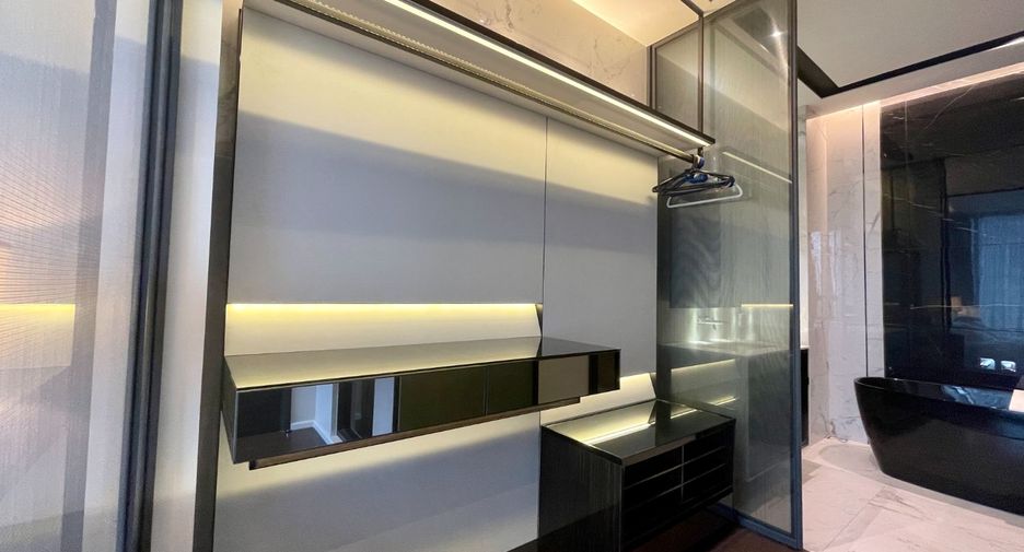 For rent 2 bedrooms condo in Watthana, Bangkok