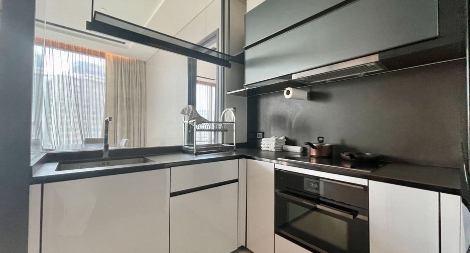 For rent 2 bedrooms condo in Watthana, Bangkok