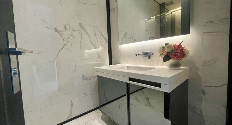 For rent 2 bedrooms condo in Watthana, Bangkok