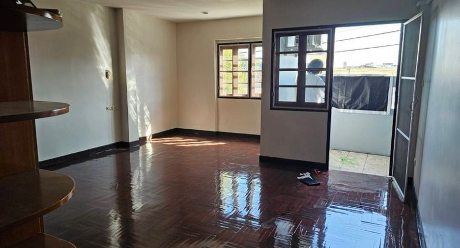 For sale retail Space in Lat Phrao, Bangkok