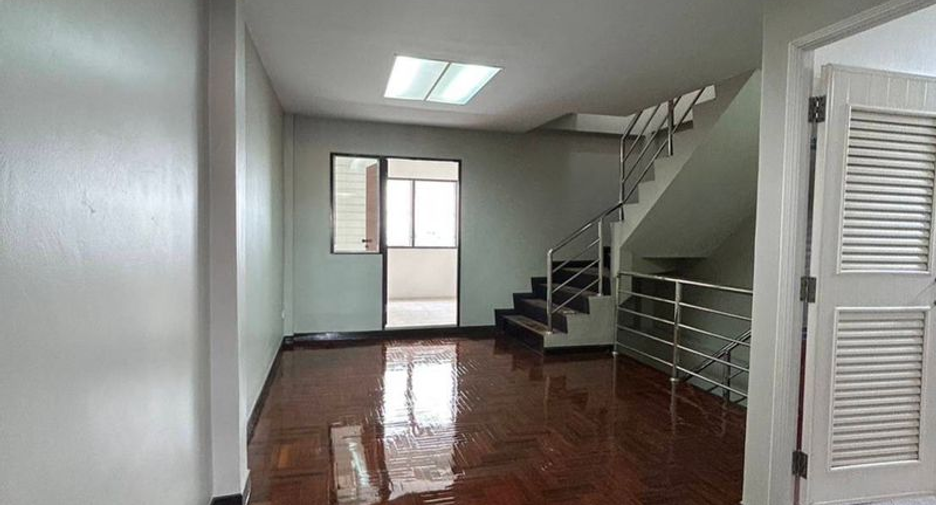 For sale retail Space in Lat Phrao, Bangkok