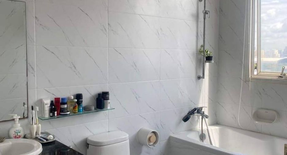 Condo en alquiler de 4 habitaciones en Watthana, Bangkok