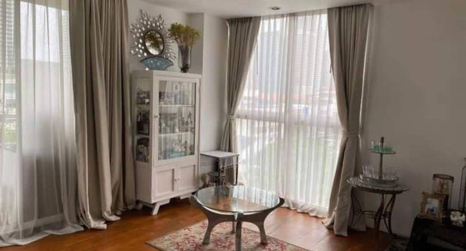 Condo en alquiler de 4 habitaciones en Watthana, Bangkok