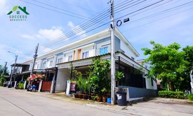 For sale 3 bedrooms townhouse in Mueang Samut Prakan, Samut Prakan