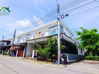 For sale 3 bedrooms townhouse in Mueang Samut Prakan, Samut Prakan